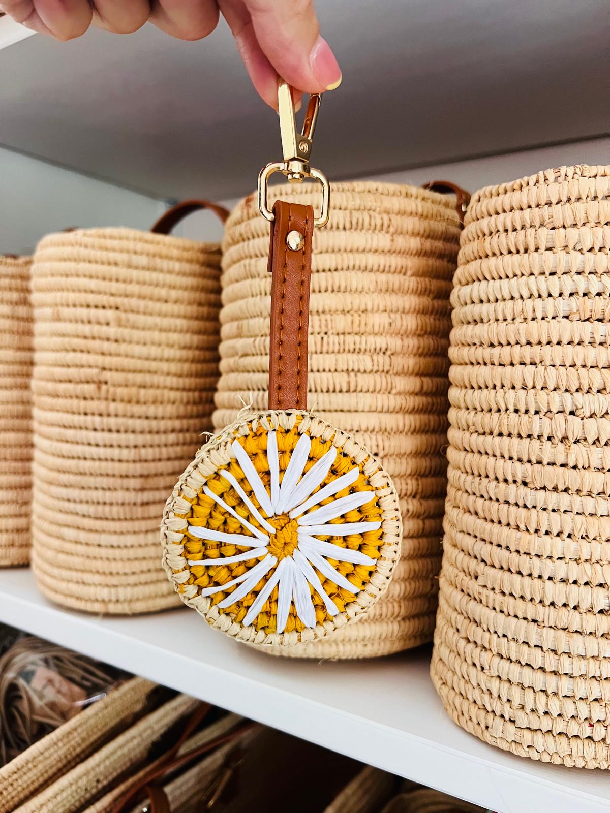 DAISY CHARM RAFFIA
